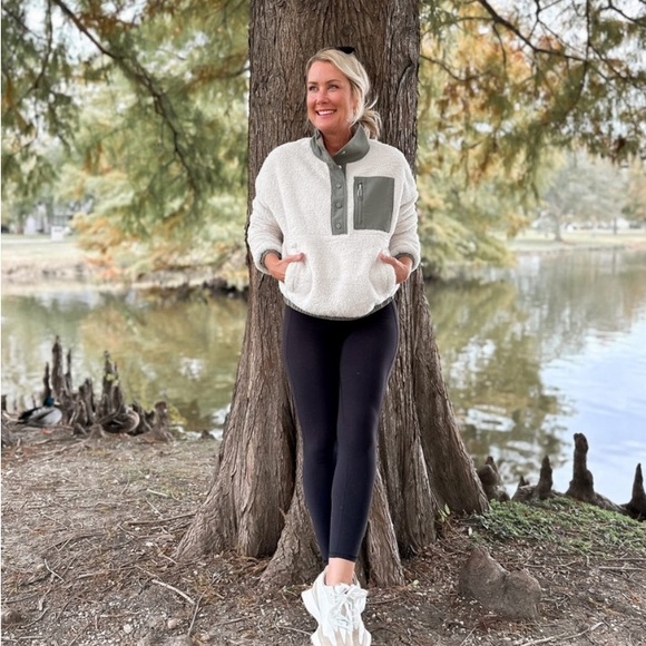 Vuori Cozy Sherpa Popover $148 in Dune Medium - Picture 6 of 11